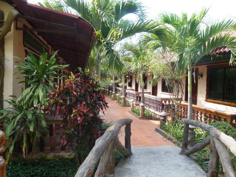 Lotus Lodge Ciudad de Siem Riep Exterior foto